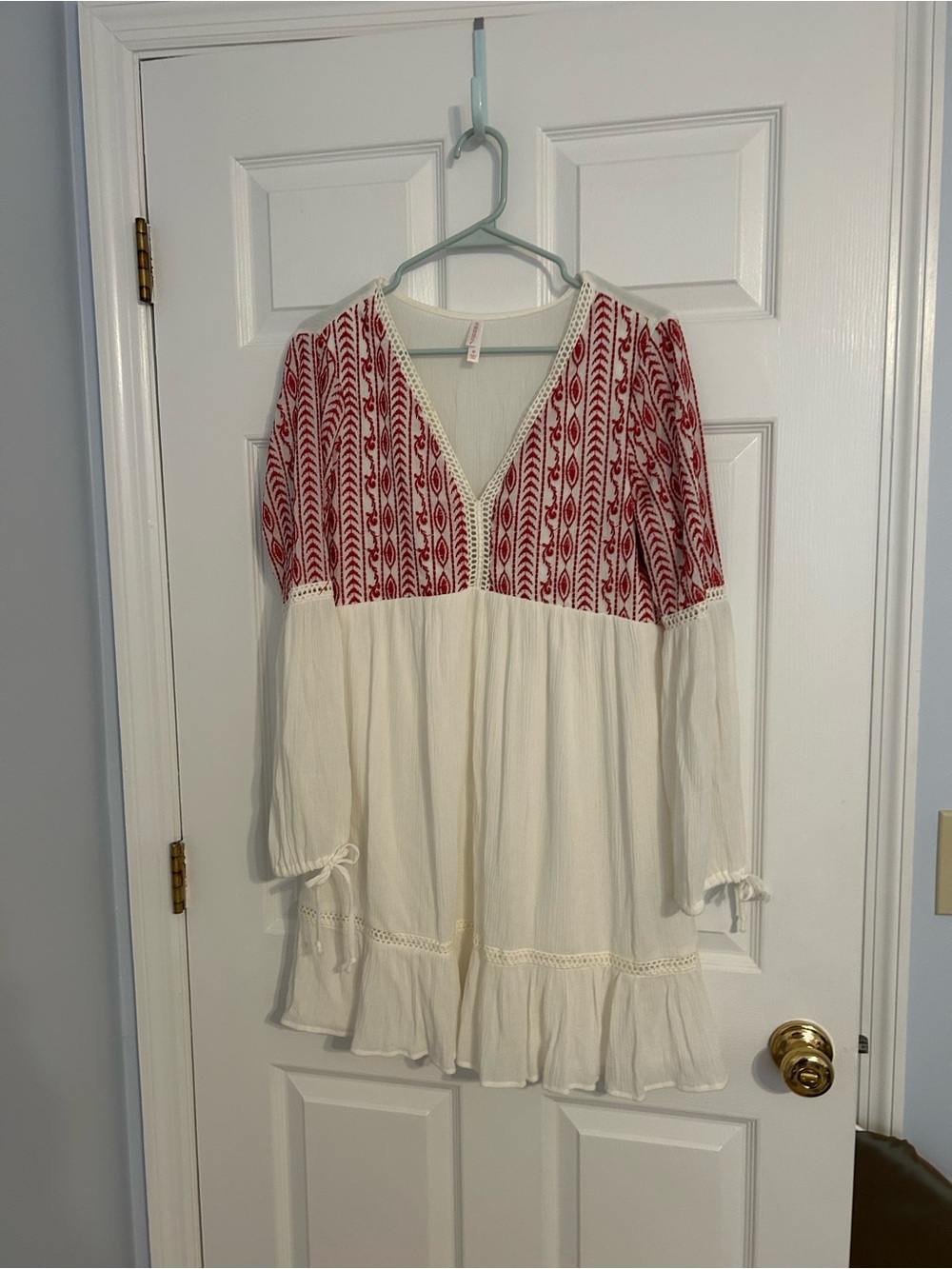 Xhilaration Ivory Textured Scoop Neck Top